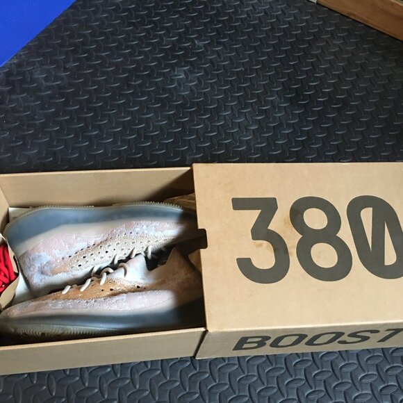 Yeezy 380 Pepper Size 9.5 Mens w/ Extra Laces - Picture 5 of 8